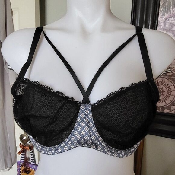 No Boundaries Other - No Boundaries Black Cross My Heart Bra Size 40C